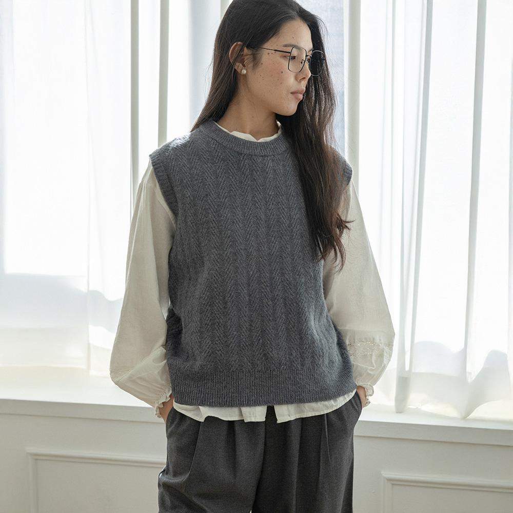 Laengsseon Ls_Classic Solid Color Knit Vest_2Color