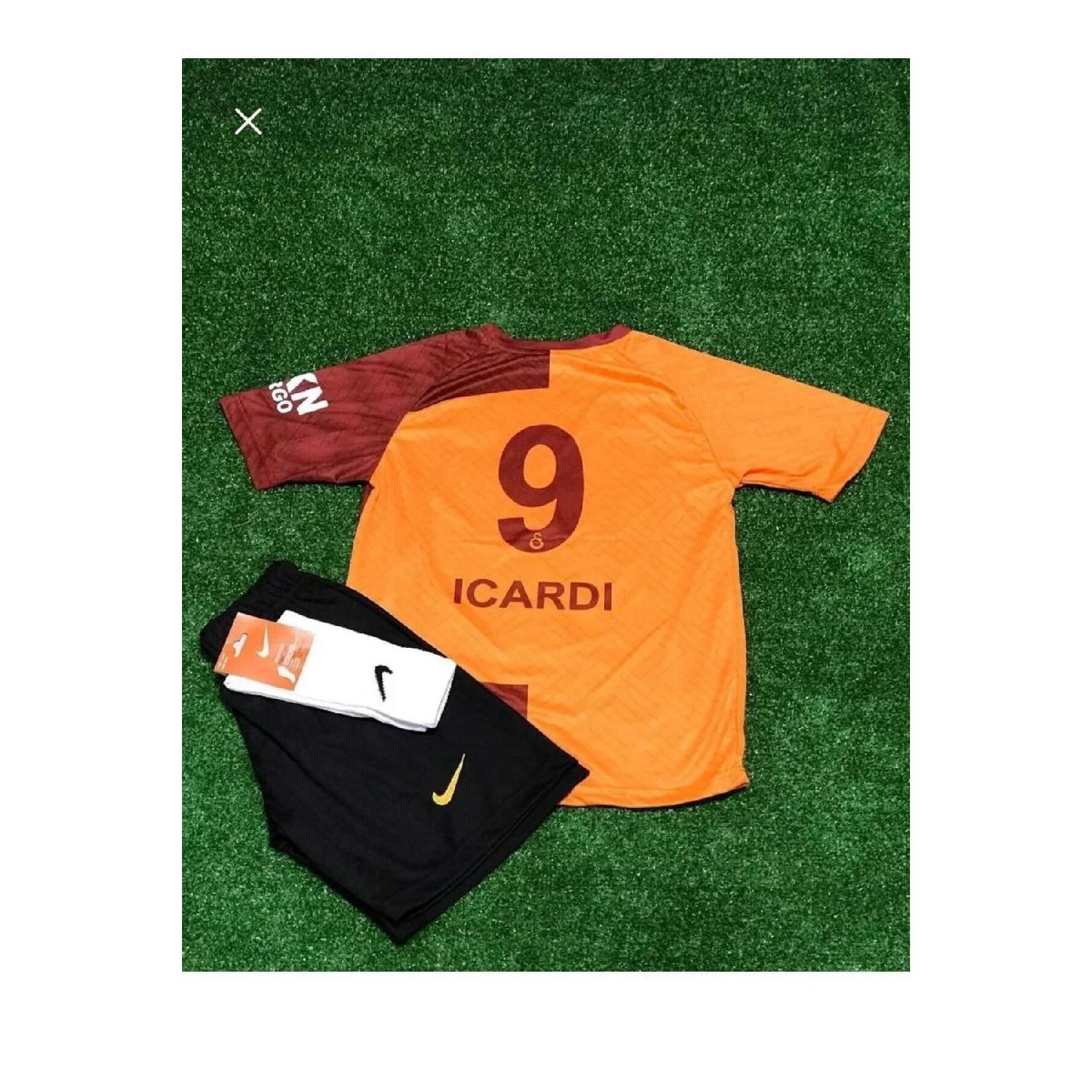 

Новая сезонная карта «Гльцары» 23/2024, комплект из 3 красных детских футбольных майок с тематическим рисунком 11-12 Yaş белый