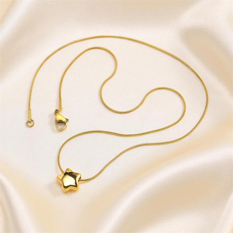 

Stainless Steel Star Pendant Necklace 18K Plated Metal Jewelry Attractive Women Accessories