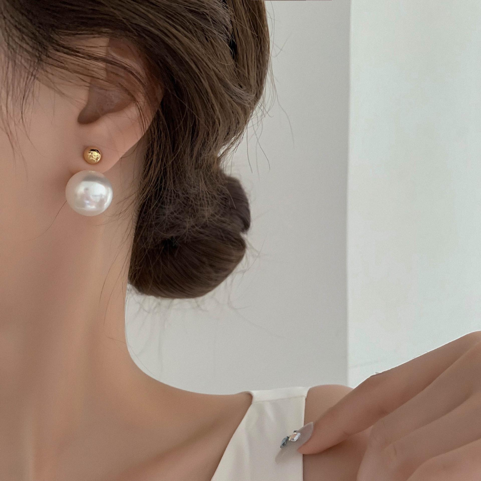 Korean Retro French Pearl Earrings: Elegant Light Luxury Silver Studs for Women