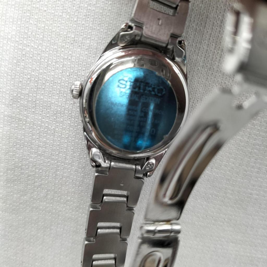Used SEIKO 1B22-0BZ0 wristwatch (solar radio)