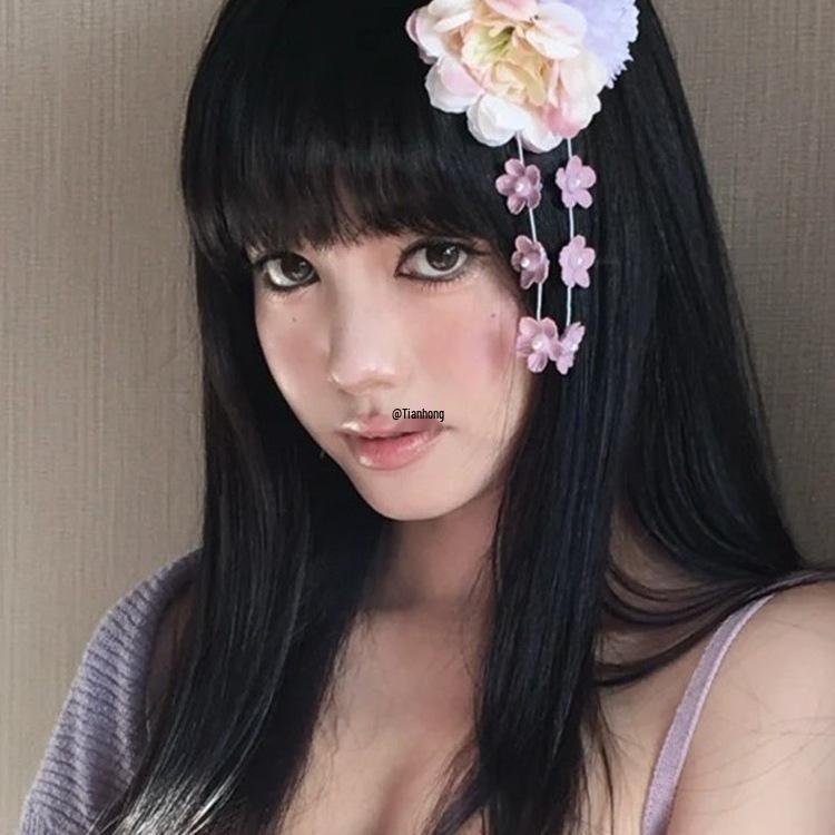 

Powder Purple Hydrangea Tassel Hairpin: New Chinese Style Floral Hair Accessory for Photos and Japanese-Inspired Look. Single powder hydrangea