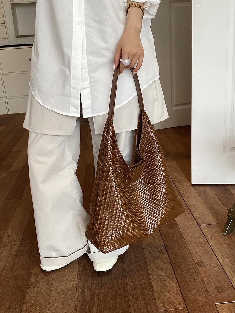 Women's Retro Large Capacity Woven Shoulder Bag - 2026 Underarm & Mother-Child Style