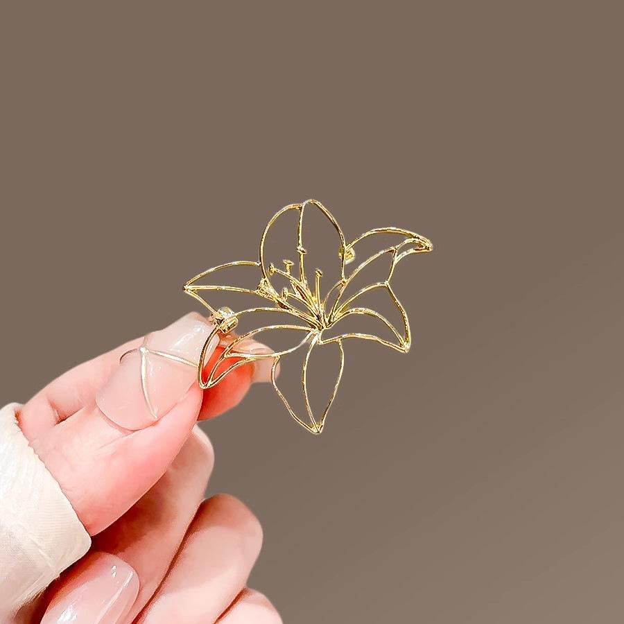 Hollowed-out Lily Brooch, High-end Feminine Style, Suit Pin, Anti-glare Clasp, High-end Corsage