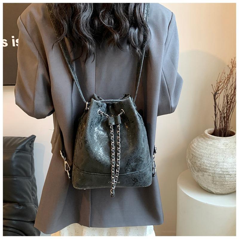 Large Capacity Backpack Women's Fashion Chain Drawstring Bucket Bag Leisure Niche New Travel Backpack
