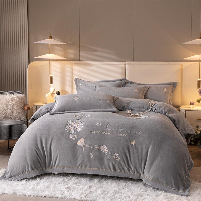 A klasės pieno aksomas keturių dalių žieminis šiltas sutirštintas dvipusis aksominis antklodės užvalkalas didelio tankio matinis vienspalvis raižytas aksomas