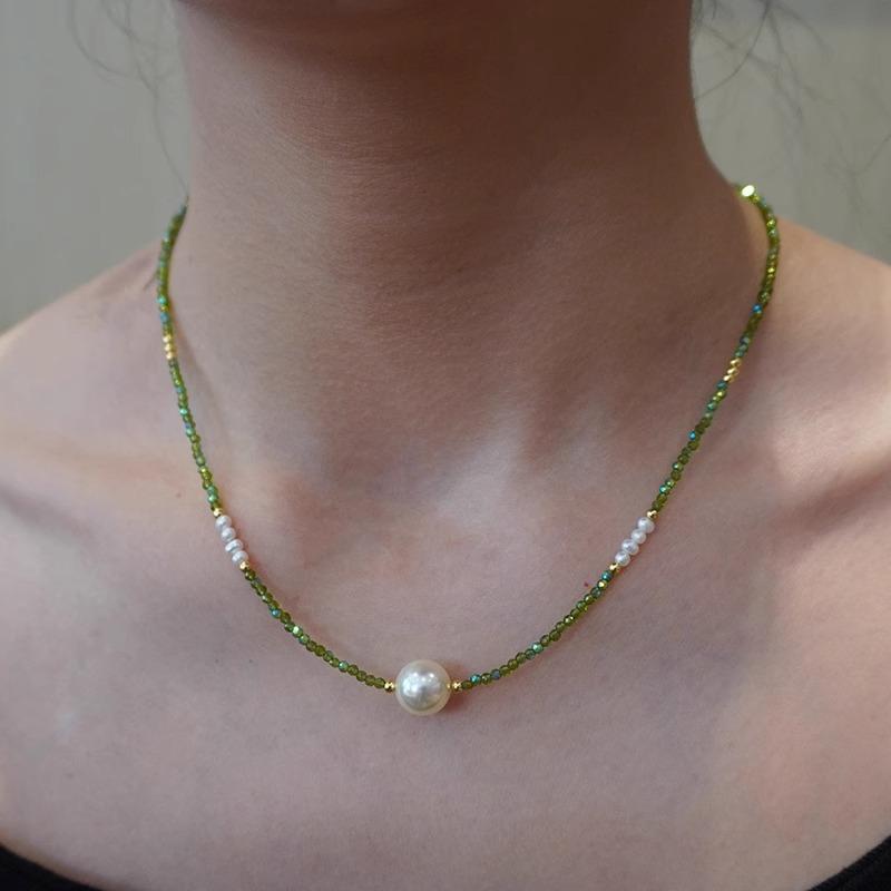 Extremely Fine-cut Green Crystal Necklace, Freshwater Pearl Collar Chain, Elegant and Niche Style Shi Family Pearl Neck Chain