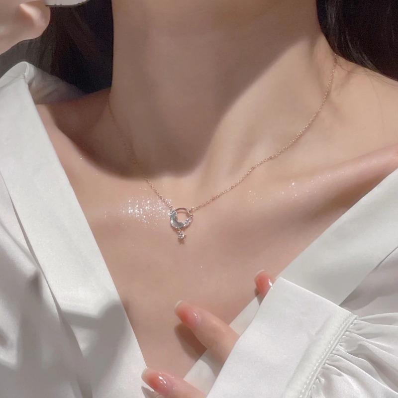 Star and Moon Necklace Women's 2026 New Niche Design Sense Premium Clavicle Chain Pendant Versatile and Simple