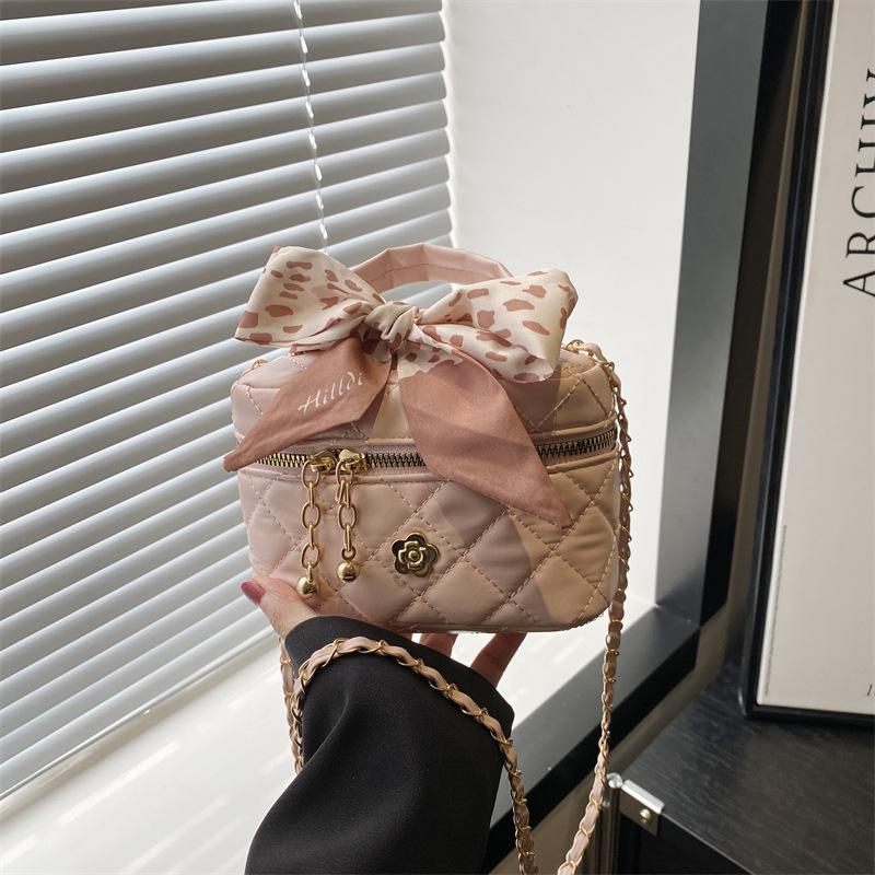 Xiaoxiangfeng Bag Women's 2025 New Fashion Diamond Chain Shoulder Bag Messenger Bag Mini Square Bucket Bag