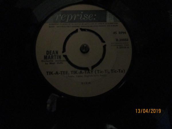 

7-дюймовая пластинка ДИН МАРТИН - Тик-А-Ти, Тик-А-Тэй / Просто закрой Y R20058 Reprise Records 1962 Великобритания Джаз Б/У