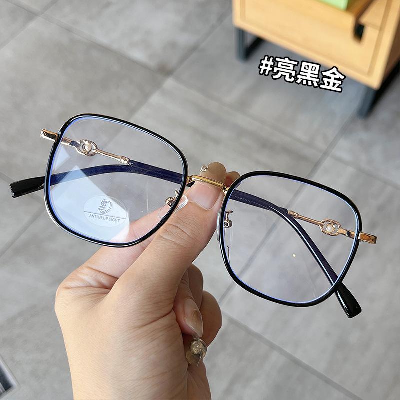 New Stylish Women Eyeglass Frames Square Shape Anti Blue Light Glasses For Women  Material Glasses