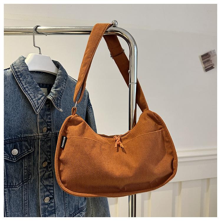 

New Crescent Bag Women Crossbody Bag Sporty Casual Chest Bag Large Capacity Travel Bag коричневий