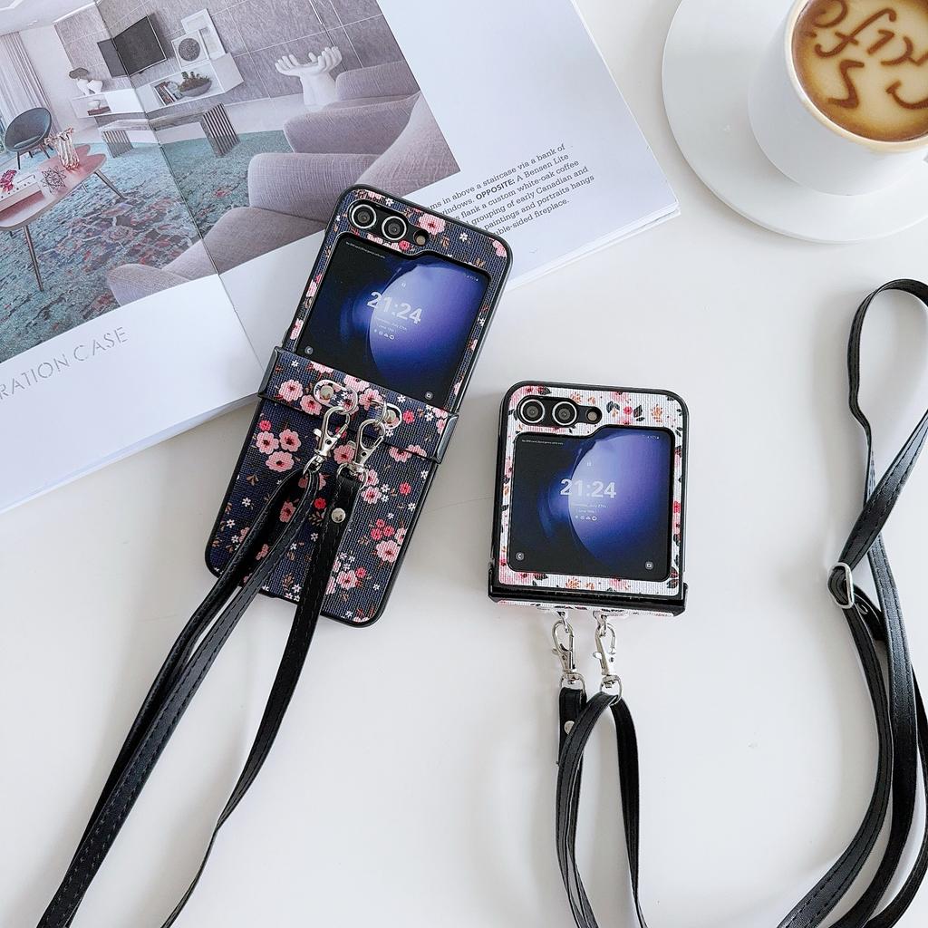 For Samsung Galaxy Z Flip7 FE 5G/Z Flip6 5G Small Flowers Pattern PU Leather Coated PC Phone Cover with Crossbody Strap