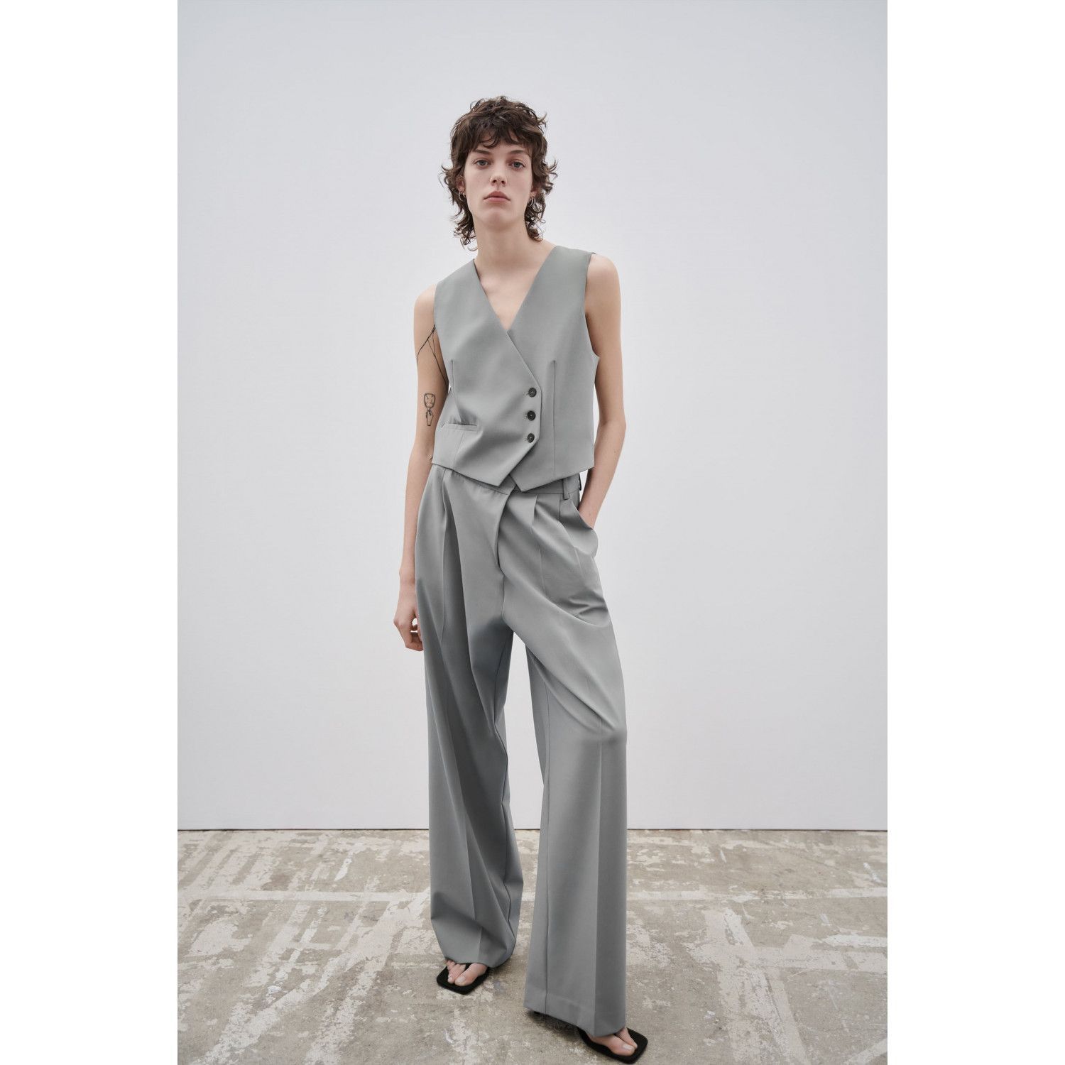 

TAILORED DOUBLE-BREASTED WAISTCOAT