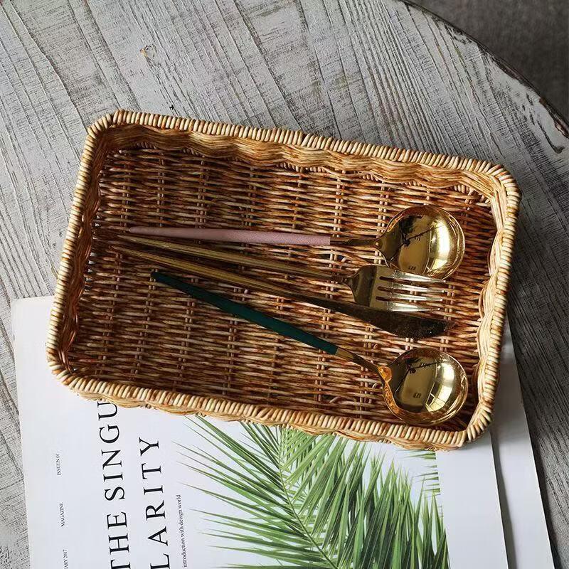 Scatola portaoggetti da scrivania in rattan intrecciato