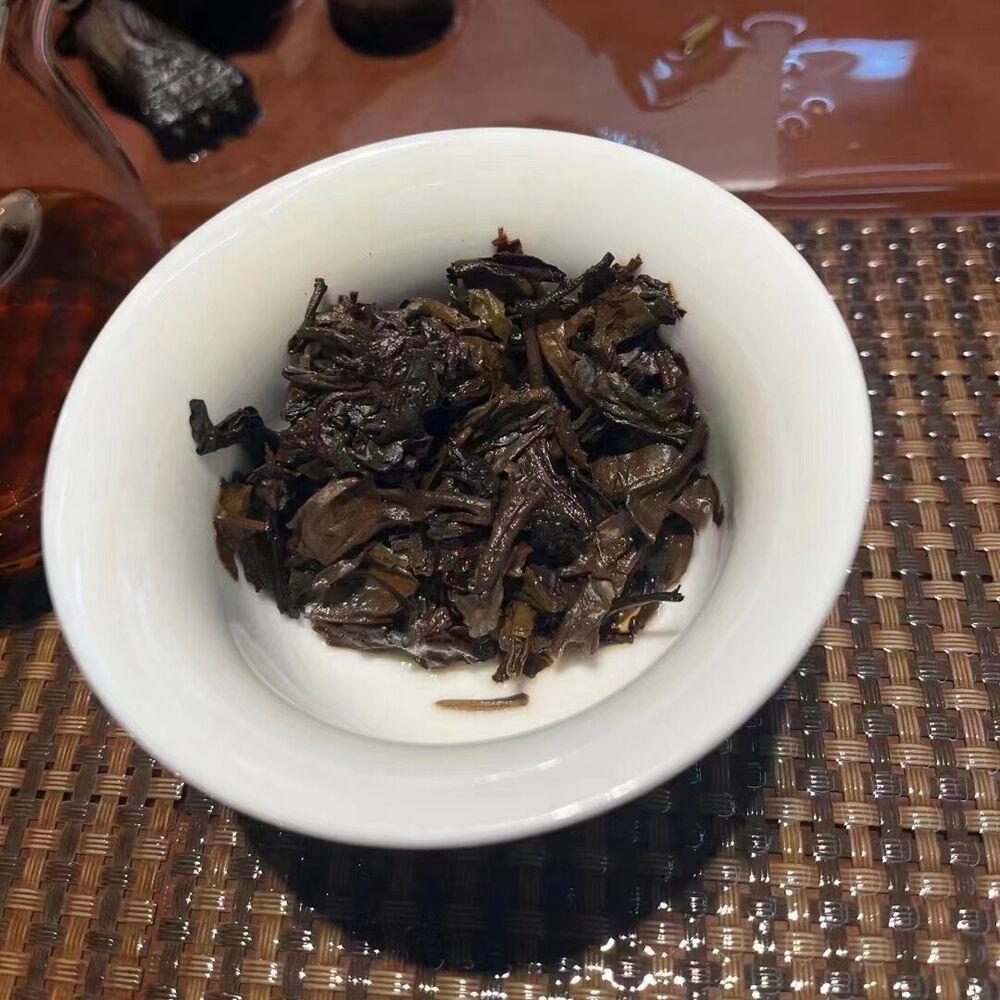357 g Yunnan Old Puerh Surowa herbata Lata 90. Meishu Starzona surowa herbata Pu'er Cake Zostało tylko dziesięć