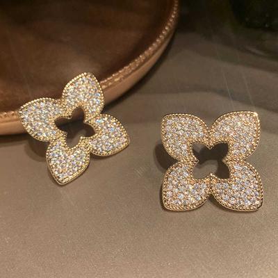 18k Zirkon hohle Blume Ohrringe leichter Luxus exquisite Steckerohrringe vielseitige Temperament Ohrringe