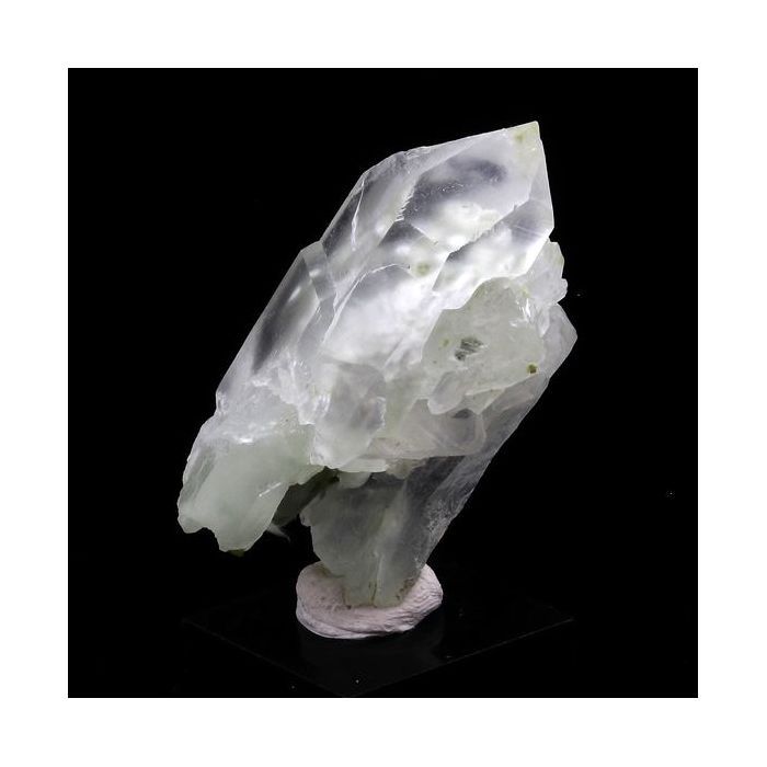 Pierres et Minéraux. Quartz à inclusions de Byssolite + Epidote. 71.0 ct. Envers de Chamrousse, Isère, France.