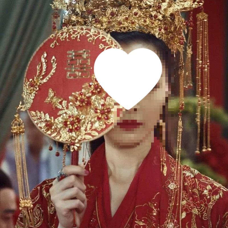 Xiuhe Bridal Fan with Bouquet: Traditional Chinese Wedding Accessory