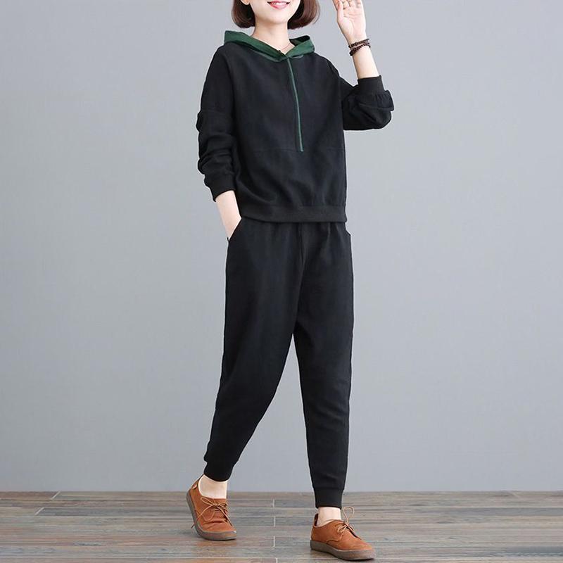 Completo da donna, completo sportivo da corsa, ampio, con cappuccio, felpa e pantaloni, due pezzi, completo casual.