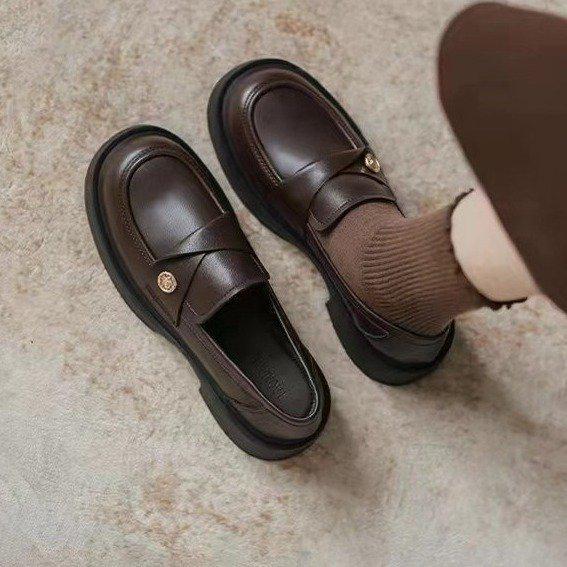 

Женская весенняя мода 2024: Лоферы на мягкой подошве с золотой монетой, толстая подошва в британском стиле, кожаная обувь слипоны 38 коричневый