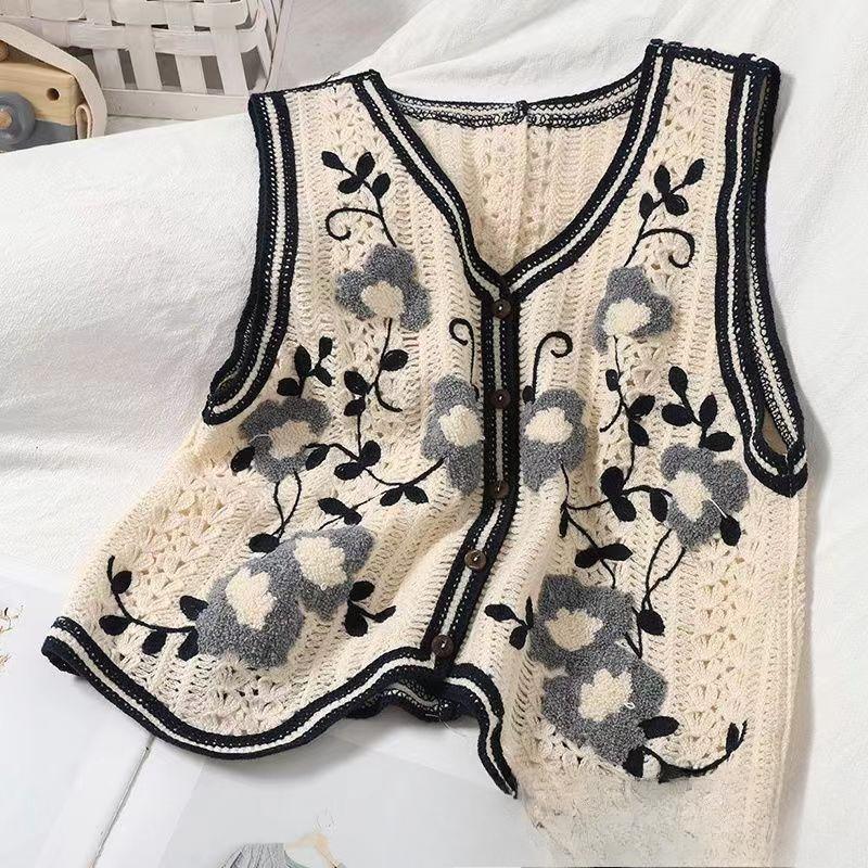 Summer Crochet Hollow Out V-neck Loose Lace Tank Tops Women Fashion Thin Chic Sleeveless Women Camis Tops Elegant Base Slim Vintage Tank Vest 26571