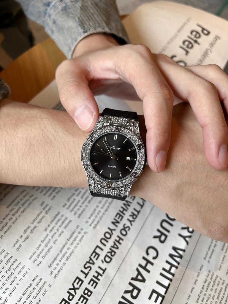 SWISS STYLE QUARTZ WATCH FOR MAN AND WOMAN