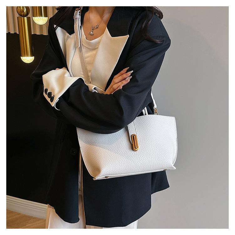 Vysoce kvalitní dámská taška přes rameno Pu Leather Módní návrhářka Dámská Luxusní dámská kabelka Crossbody s velkou kapacitou