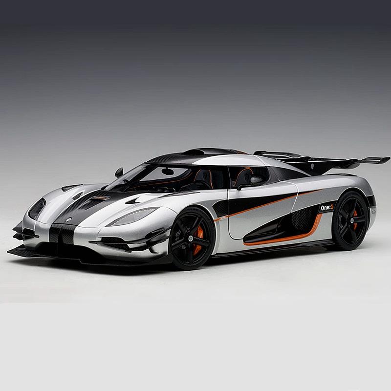 1/24 Koenigsegg ONE 1 Model sportovního auta z hliníkové slitiny Odlévaný kovový model závodního auta Vysoká simulace Zvuk a světlo Dětské hračky Dárek