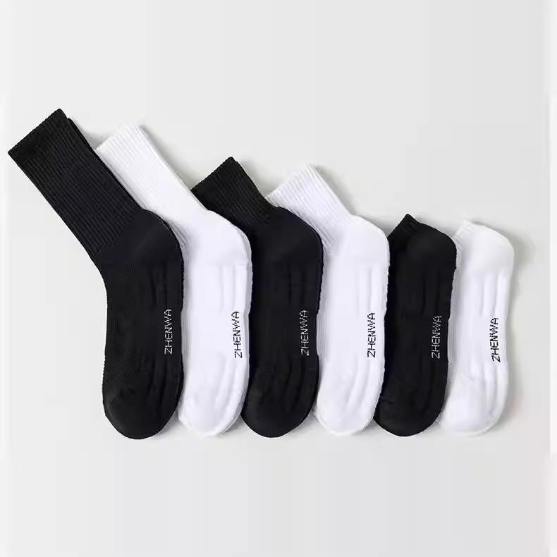 Black & White Solid Sport Socks: Cushioned, Simple, and Versatile for Basketball & Running.