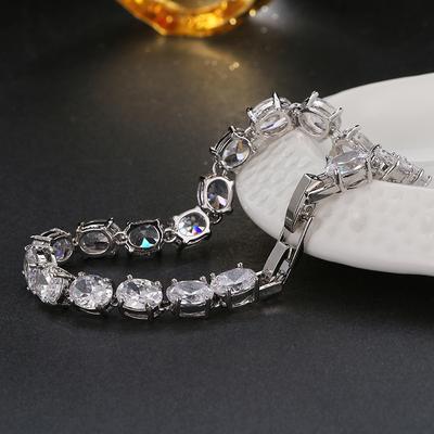 Material: Silver Material: Copper  Fashionable Round Zircon Bracelet for Women, Exquisite Gift, European and American Trendy Bracelet