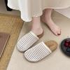 Hohl atmungsaktiv vielseitig 2025 Mode neue Damen Sommer Strand coole Hausschuhe dicksohlige Taschenkopf halbe Hausschuhe ein Pedal