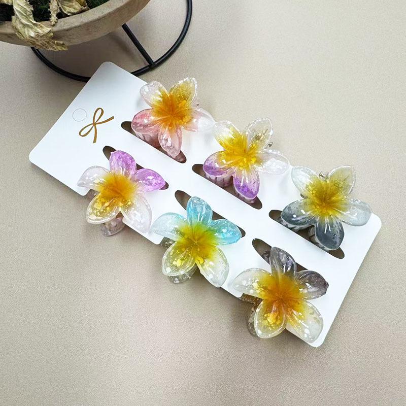 European & American 4CM Frangipani Claw Clip Hairpin - Fashionable Vacation Floral Accessory.