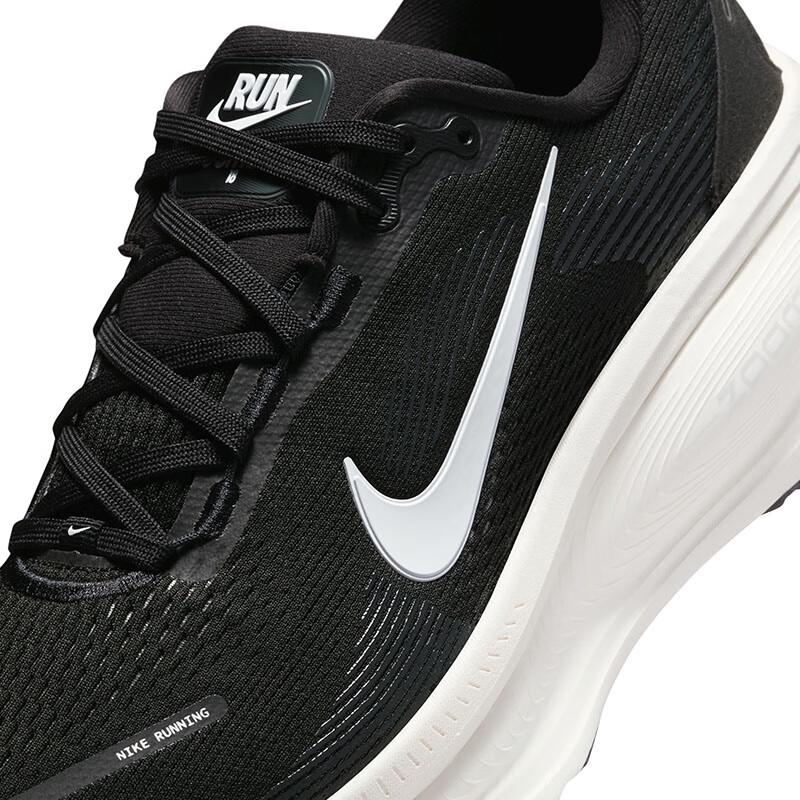 Nike Men's Vomero 18 Running Shoes