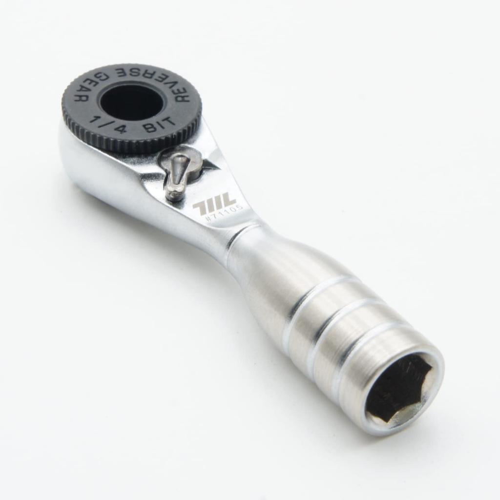 711L Mini Ratchet Wrench - One of the Smallest 1/4" Ratchets for Tight Spaces, Connects To Any Hex Head Extension [Parallel Import]