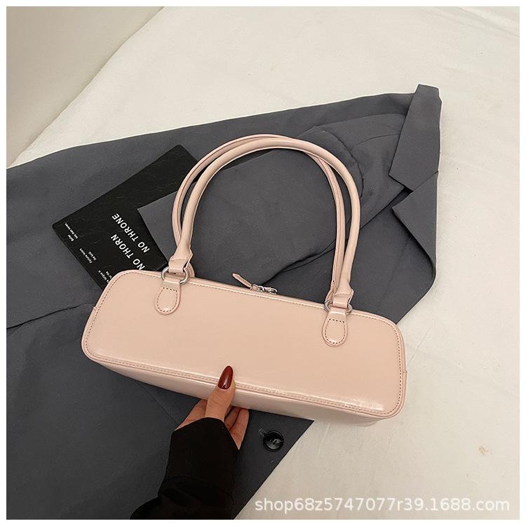 High-end texture foreign style small bag women's 2025 new versatile one-shoulder armpit bag French niche design baguette bag
