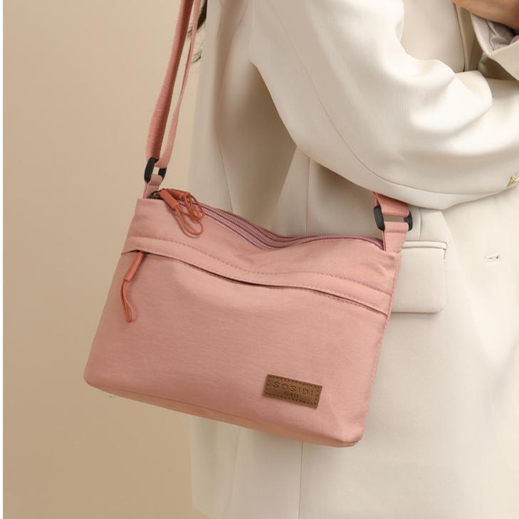 Nylon Leichte Mehrschichtige Großraum-Nylontasche, Damen Neue Lässige Wasserdichte Tragbare Modische Einzelne Schulter Umhängetasche Kleine Quadratische Tasche