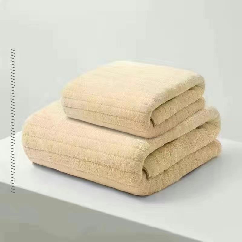 Luxury Extra-Large Women's Bath Towel - Ultra-Thick, Soft, and Absorbent for Adults