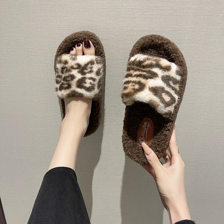 Autumn and winter leopard print fluffy slippers women, European and American fashion outer wear fluffy slippers thick-soled home non-slip plush slippe