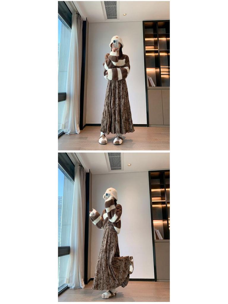 Women's Retro Tie-Dye Velvet Pleated Midi Skirt - Thickened A-line for Autumn/Winter, High Waist, Drapey, Long Skirt