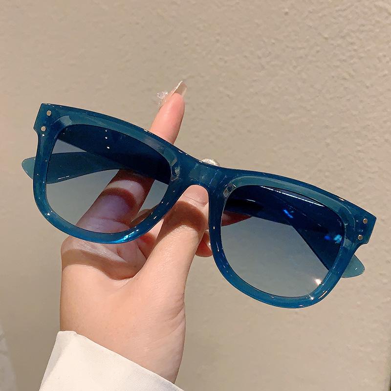 

Classic Rivet Luxury Brand Designer Vintage Square Sunglasses Women For Men Sun Glasses Trendy Punk Popular Shades Uv400