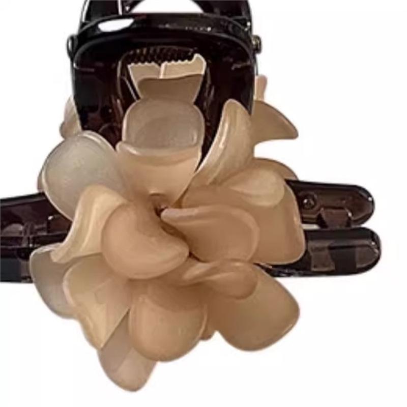 Exquisite Camellia Hair Clip: Elegant Shawl Accessory for Short Hair, Ideal for Stylish Half-Tie Looks and High-End Fashion.