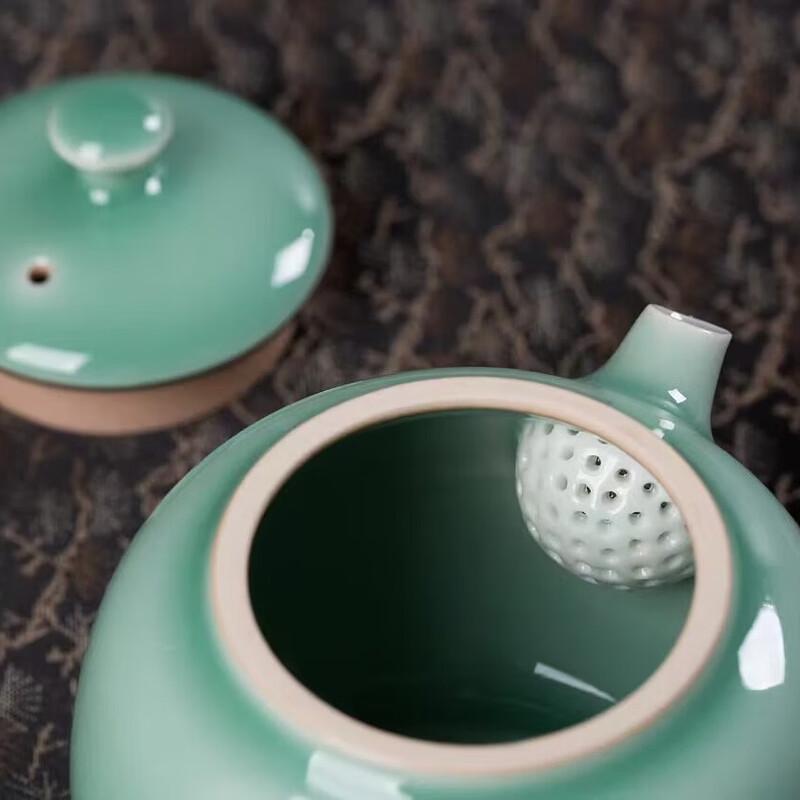 Yi Hu De Elegant Celadon Green Ten-Piece Tea Set