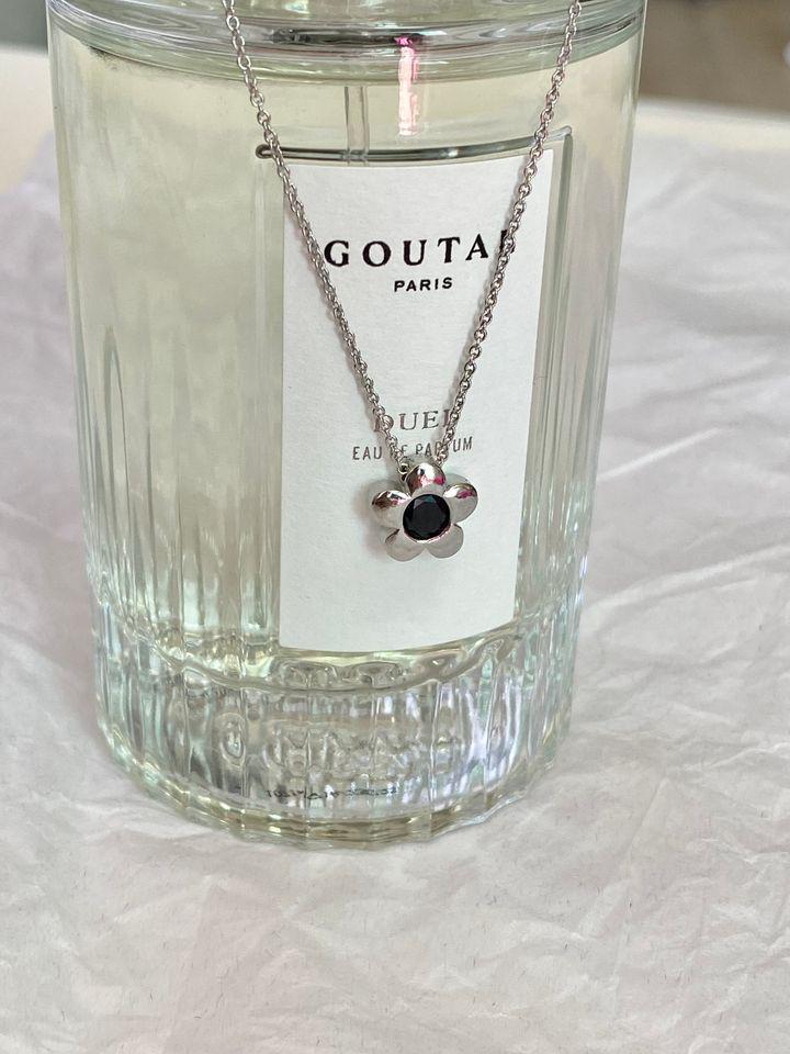 Su Chuang S925 Sterling Silver Black Diamond Plum Blossom Necklace for Women, Elegant Light Luxury Versatile Clavicle Chain