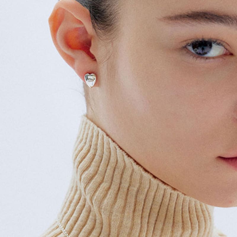 LUMIAH SIGNATURE THREAD HEART EARRINGS