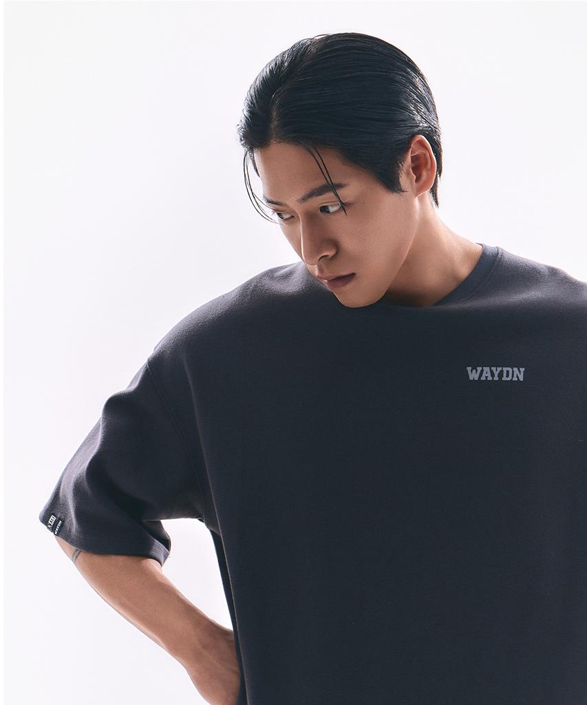 Weideun [Ali] Ali Oversized Lettering Short Sleeve Charcoal