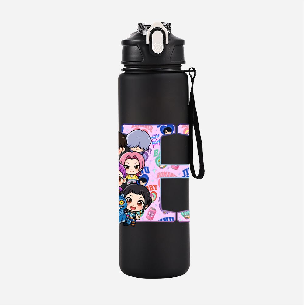 Borraccia da 750 ml 26 Lettere Inglesi K-Pop Demon Hunters Stampato Tazza da Bere di Grande Capacità Portatile per Sport all'Aperto Tazza da Acqua Regalo per Bambini