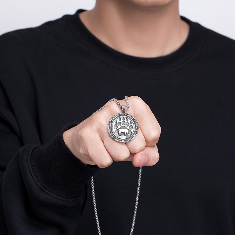 European and American Popular Jewelry Grizzly Bear Necklace Round Bear Paw Accessory Pendant Men Necklace