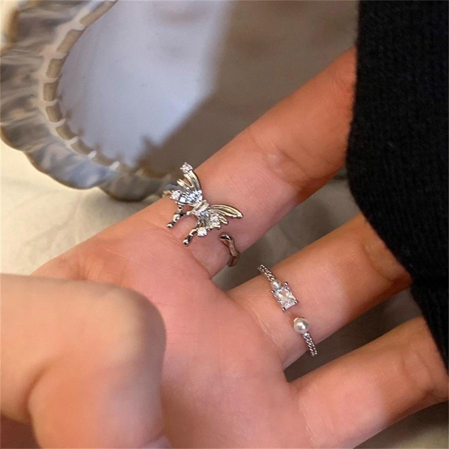 Süßer und cooler Windflüssigkeitsschmetterling Zirkonring, personalisierter vielseitiger Zeigefingerring, Nischen-Design offener Ring