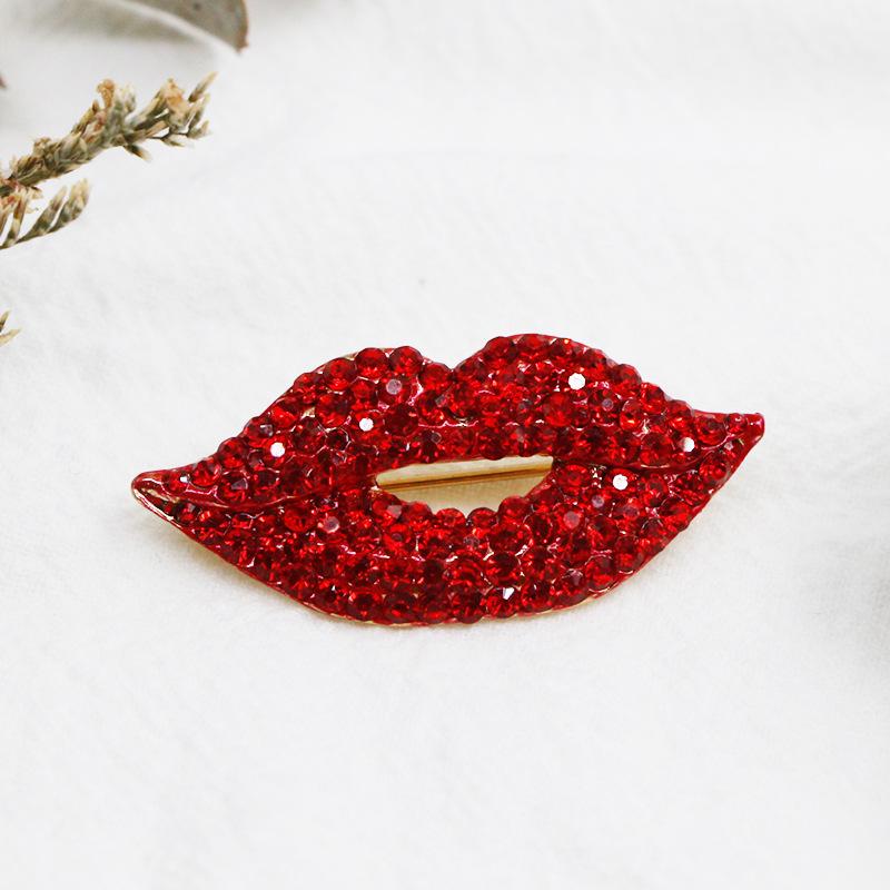 

Fashion Women Red Lips Full Rhinestone Luxury Brooches Pins Creative Sexy Crystal Shining Party Wedding Jewelry Accessories Gift